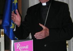 Giulio Einaudi durante la presentazione nel municipio di Busca del suo libro 